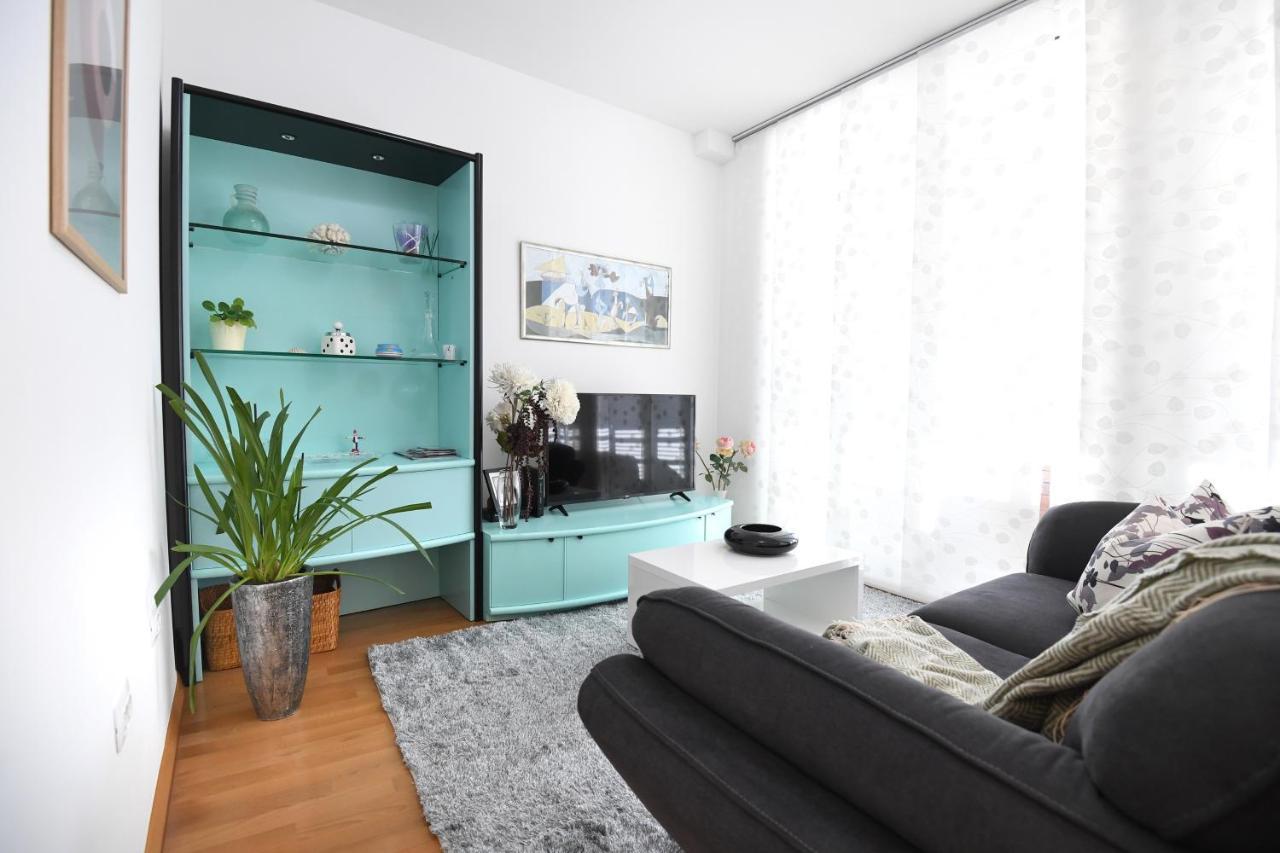 Apartment Lari Zara Esterno foto