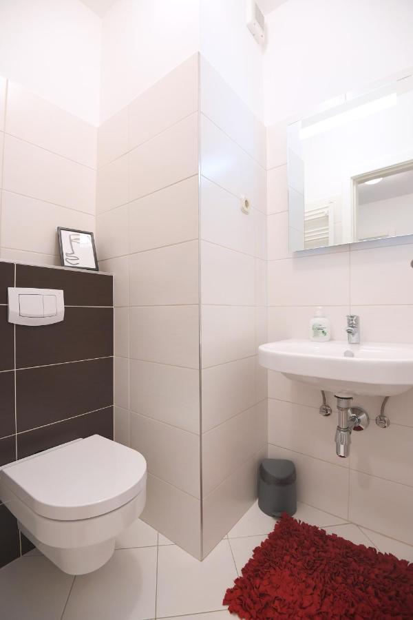Apartment Lari Zara Esterno foto
