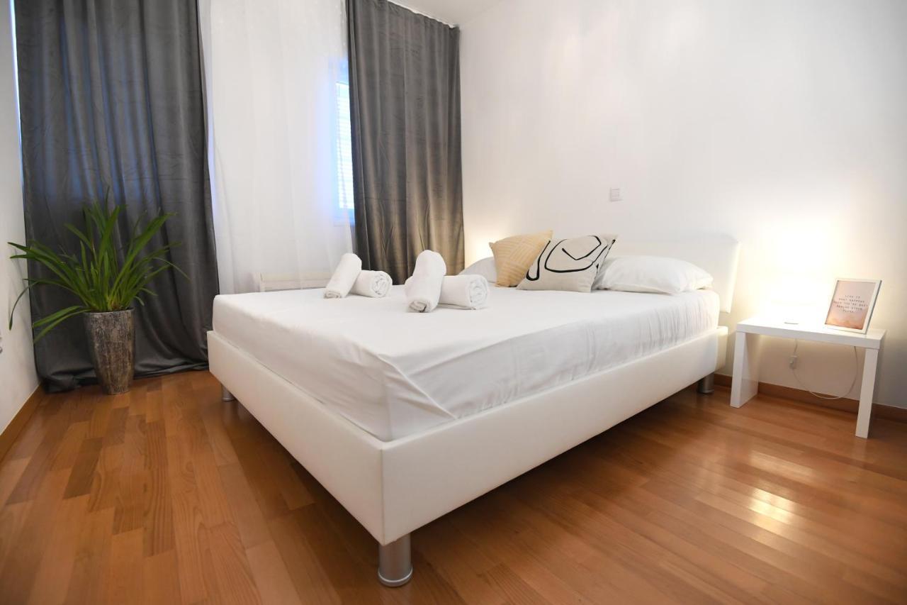Apartment Lari Zara Esterno foto